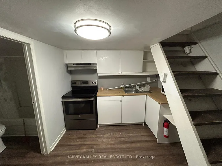 1098 Bathurst St #3 — Photo 5