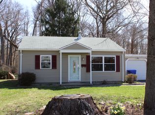 69 Leroy Dr, Riverside, RI 02915