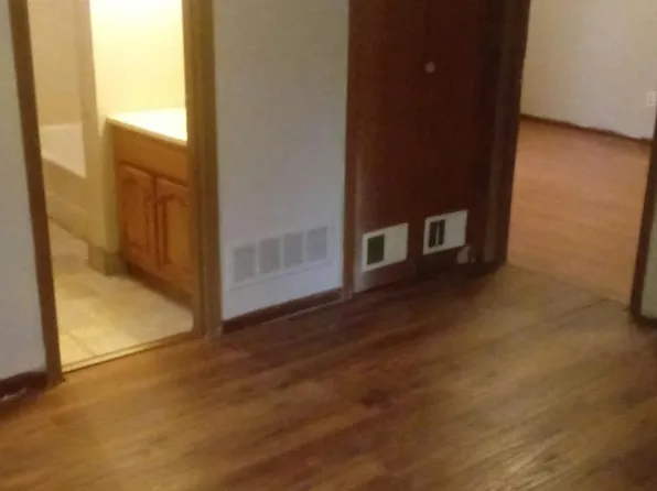 204 S Madison St, Spring Hill, KS 66083