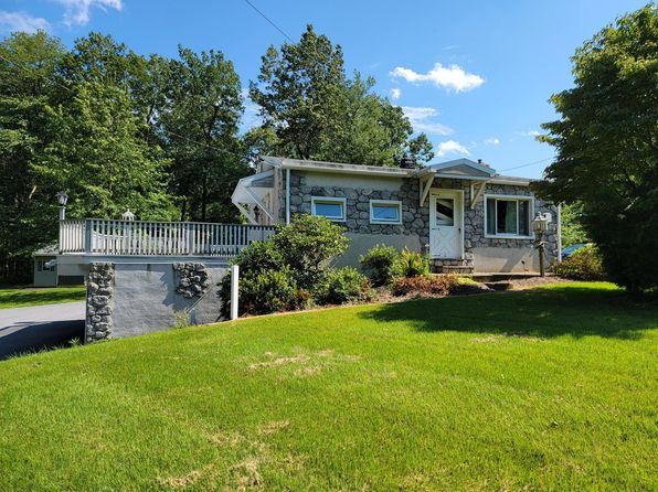 403 Oak Ln