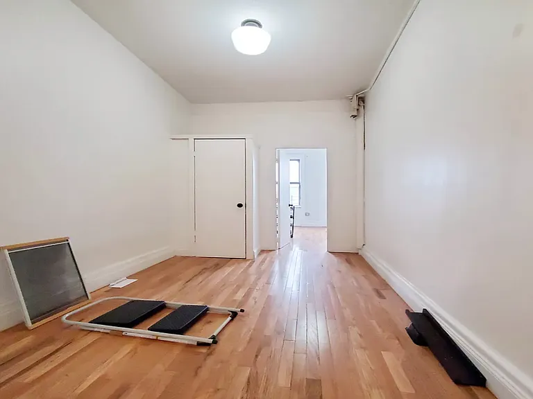 250 Stockholm St #4L — Photo 4