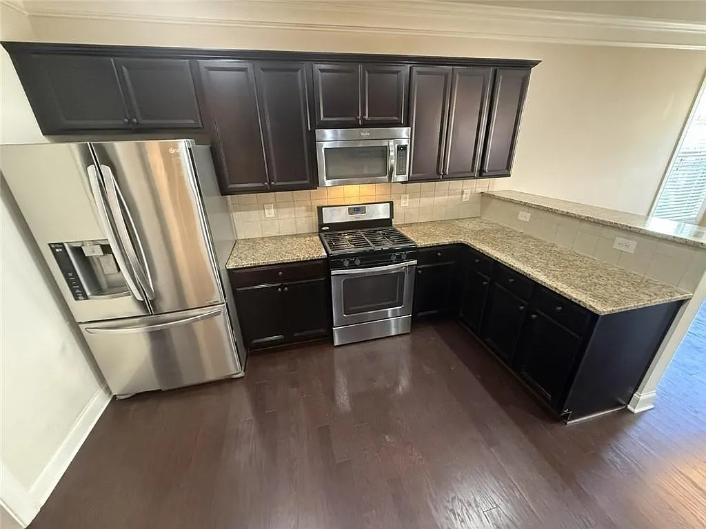 4 bed, 2.5 bath, 2483 sqft, $2,600 — Photo 3