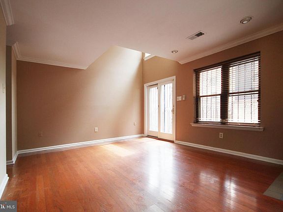 5th image of 2128 Appletree St