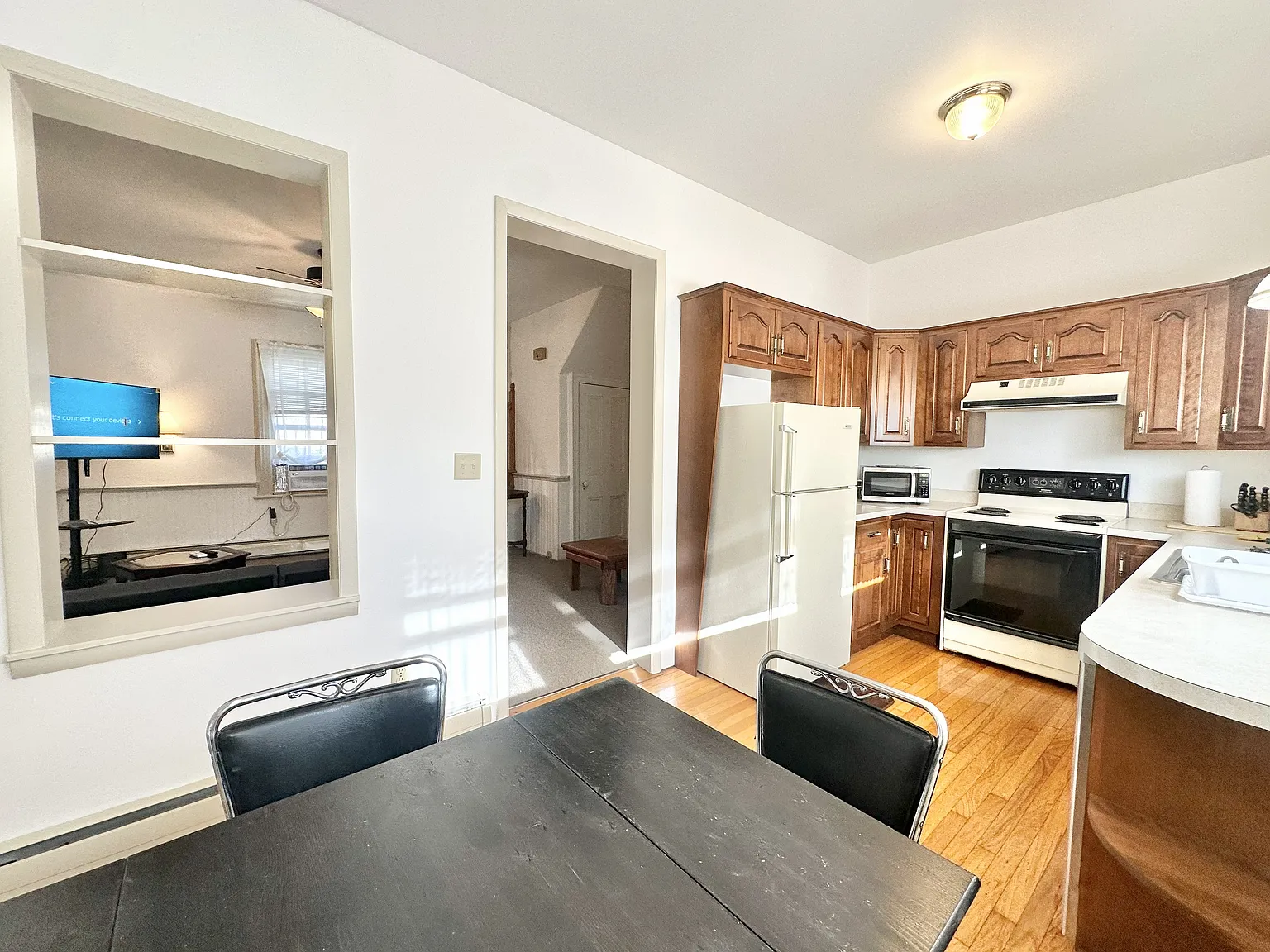 2 bed, 800 sqft, $1,600 — Photo 3