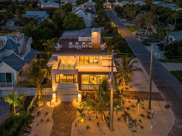 202 70th St, Bradenton Beach, FL 34217