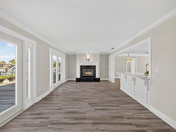 4th image of 3315 Seaway Dr