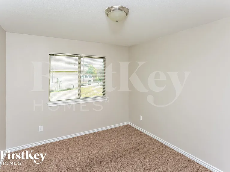 623 Hilton Dr — Photo 13