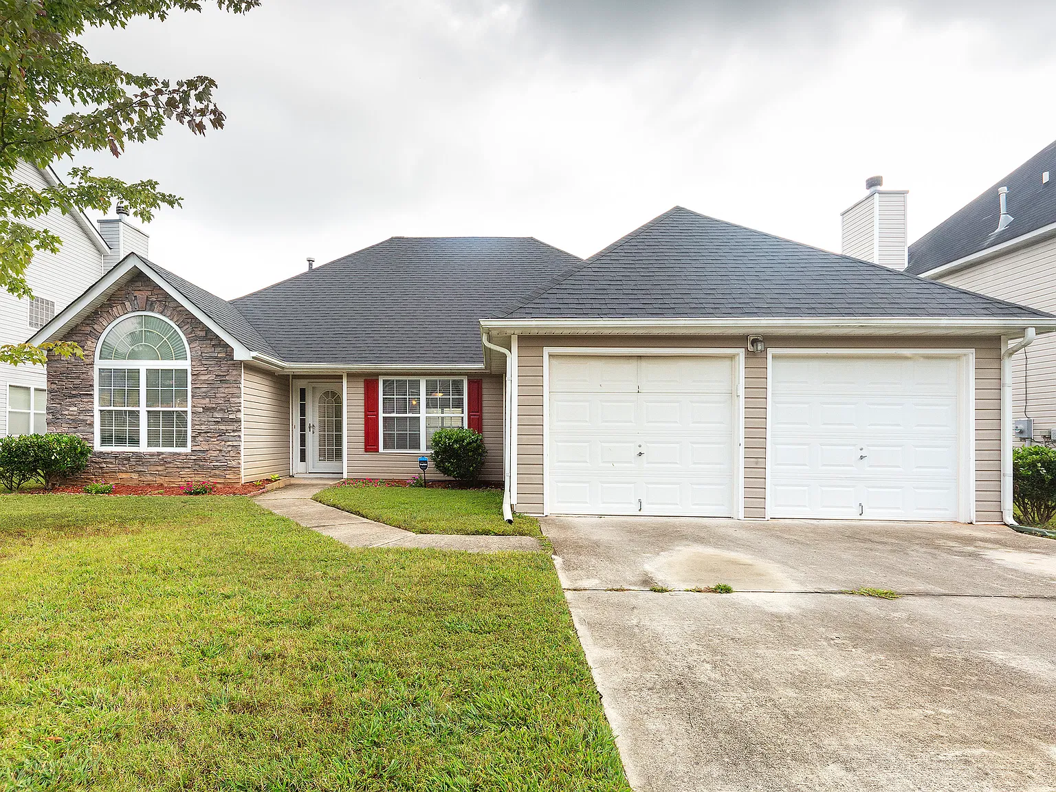 4 bed, 1853 sqft, $2,254 — Photo 1