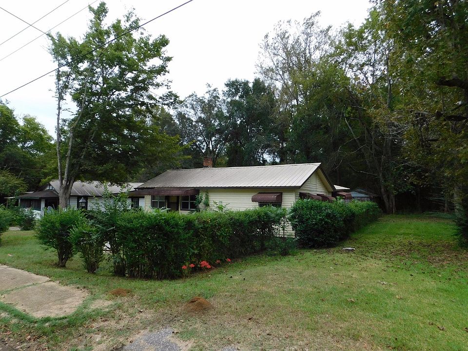 2nd image of 204 Elm St