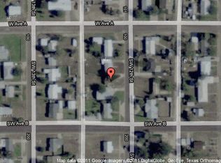 106 SW 12th St, Seminole, TX 79360