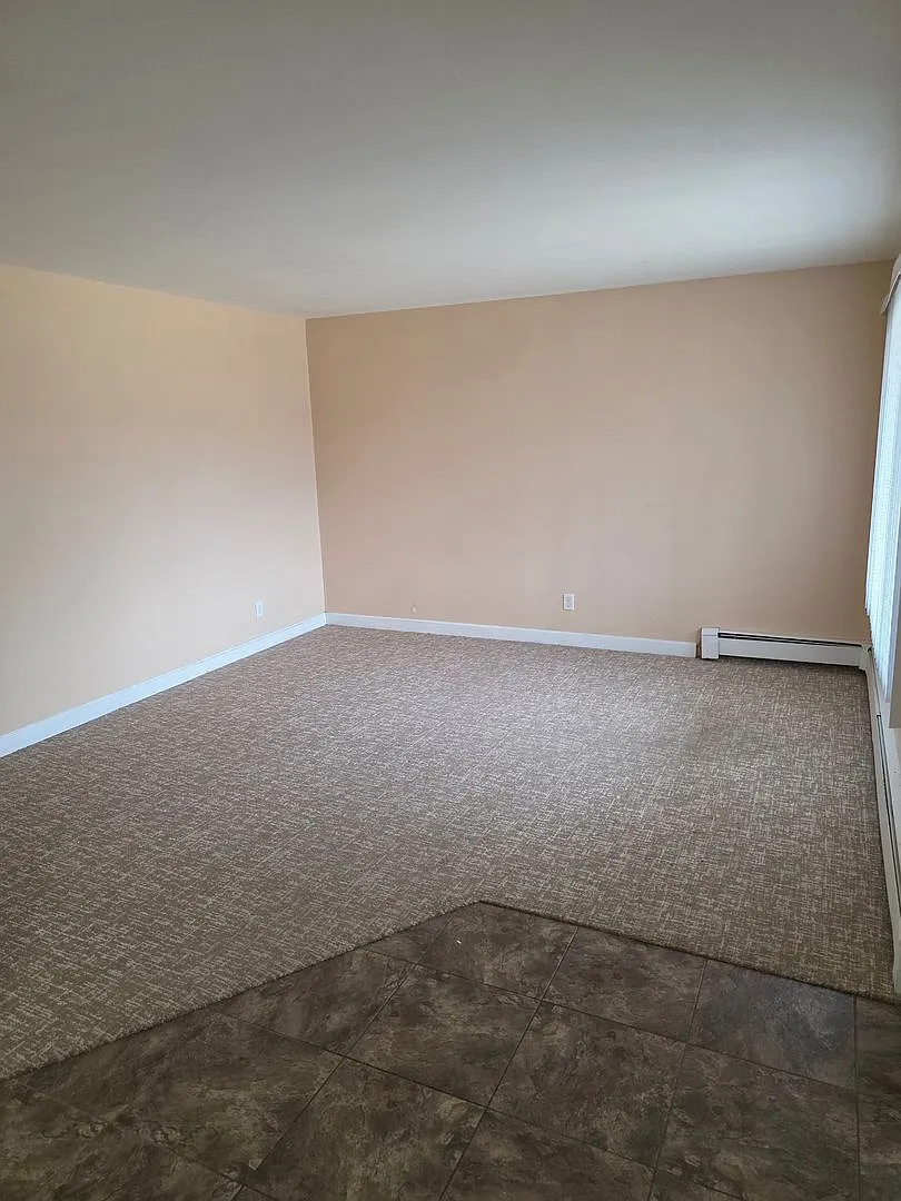 913 Riverview Avenue — Photo 1