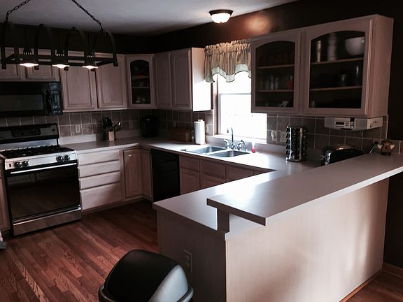 3rd image of 572 Royal Woods Dr
