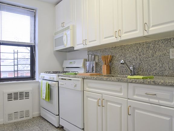 Drake House - Kitchen - 207-03B