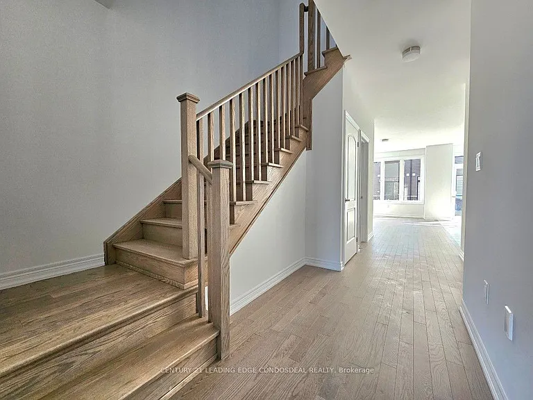 21 Milady Cres — Photo 5