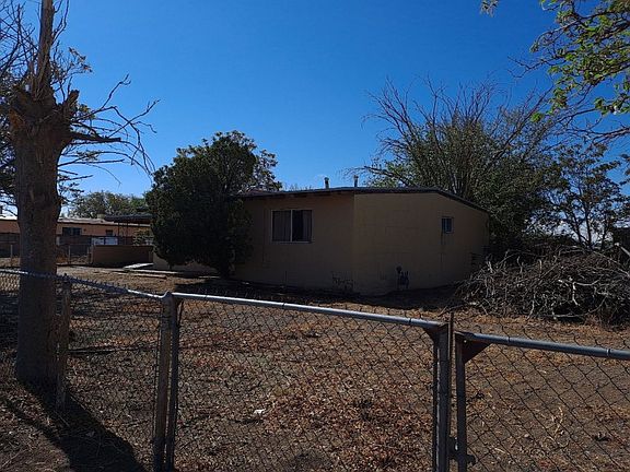 2nd image of 208 Camino Seis SW