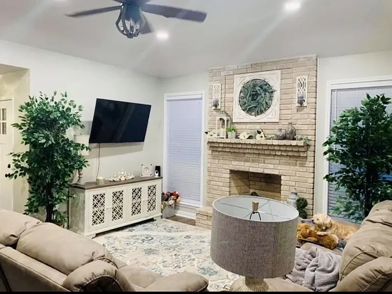 3202 Henderson St — Photo 2