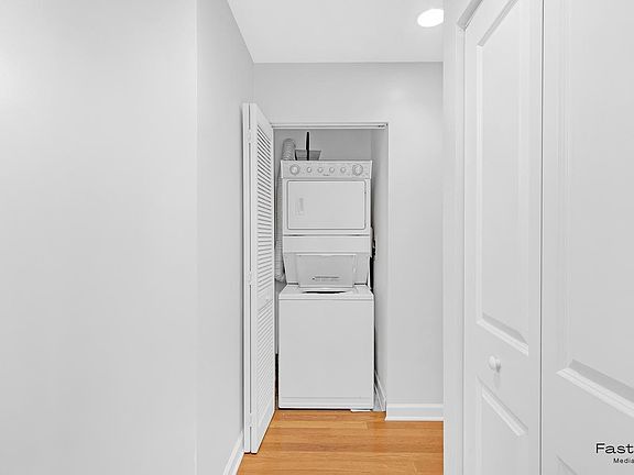 4th image of 1250 S Michigan Ave APT 1703