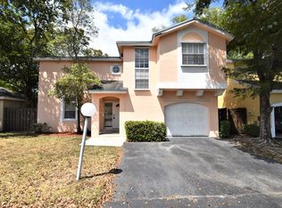 10097 NW 57th Ter, Doral, FL 33178