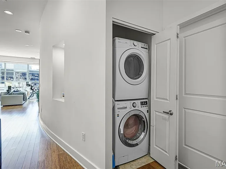 8025 Maryland Ave #2H — Photo 14