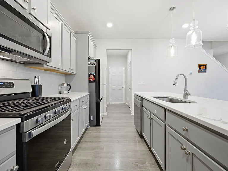 1401 Addison Lake St — Photo 17
