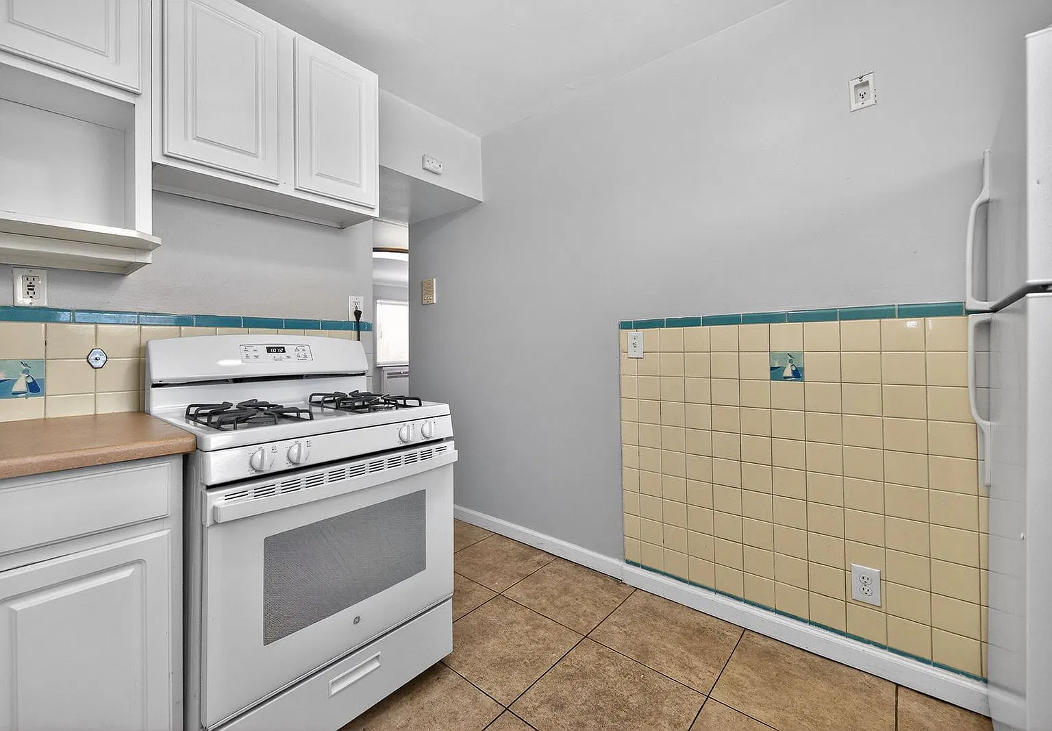 2802 Digby Ave — Photo 3