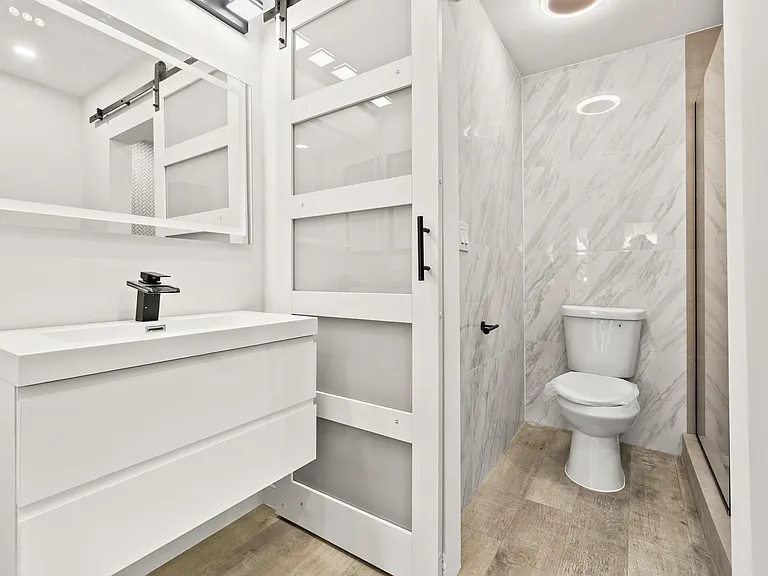 Leyden Apartments — Photo 9