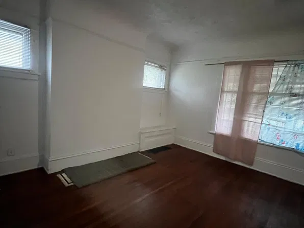 10216 Westchester Ave, Cleveland, OH 44108