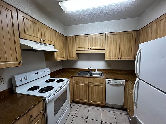 2nd image of 913 Landry St Unit 4