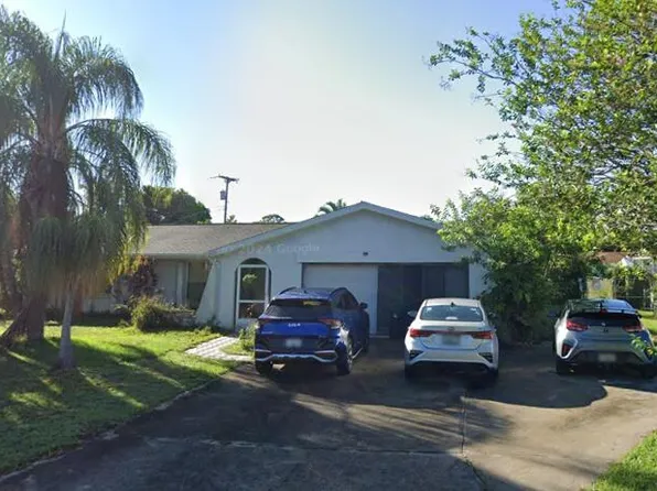 388 SE Tranquilla Avenue, Port St Lucie, FL 34983