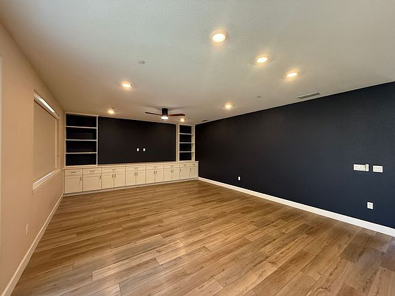 2nd image of 3830 Quinones Ave