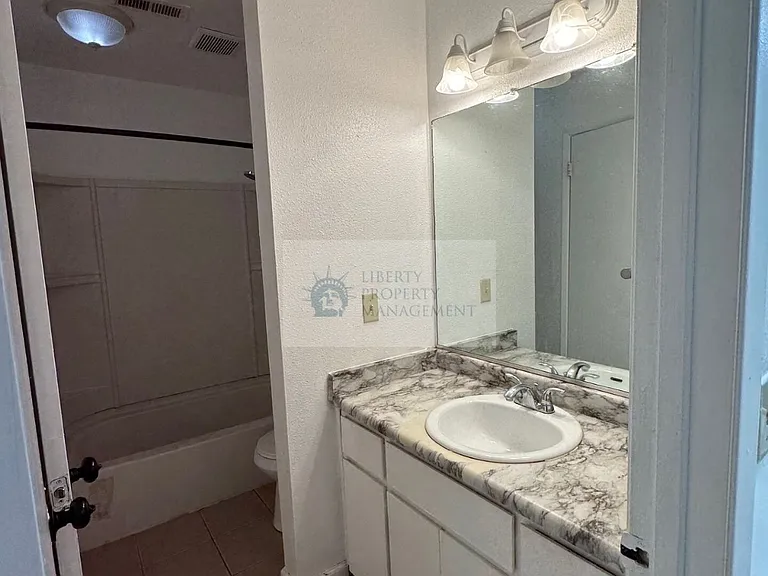 2444 Burlington Pl — Photo 9