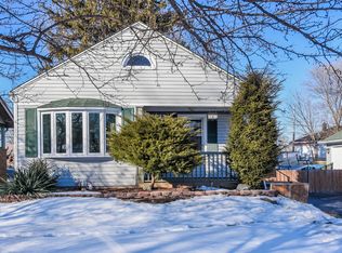 303 Lakelawn Blvd, Aurora, IL 60506