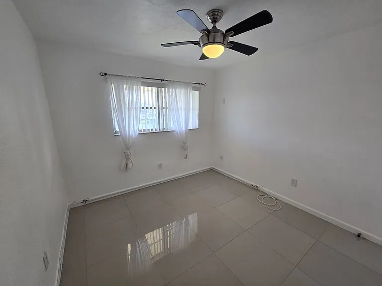 2800 NE 203rd St #24 — Photo 9
