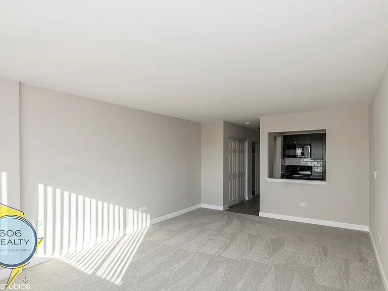 Elmwood Tower Apartments! — Photo 14