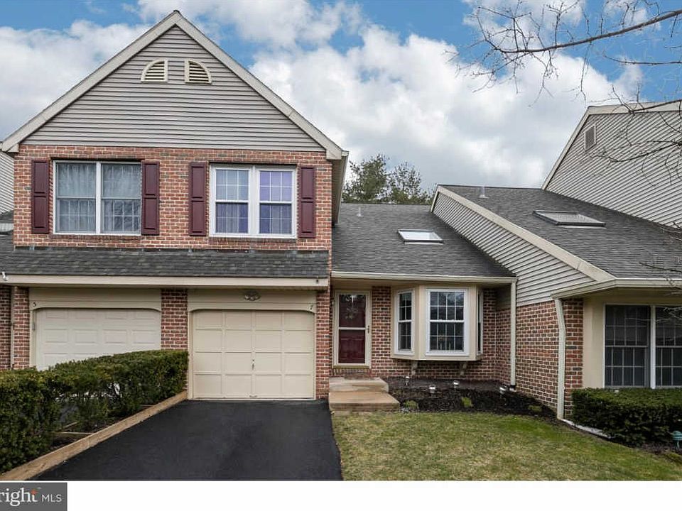 1st image of 7 Oak Leaf Ln