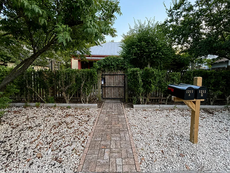 1211 Garden St — Photo 4
