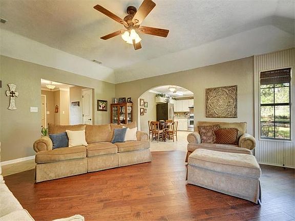 5th image of 714 Mountain Dr