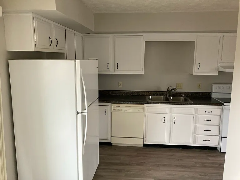 5524-5526 S 42nd Street Ct — Photo 2