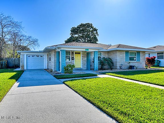 2nd image of 836 15TH Avenue N