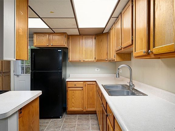 2nd image of 42 Kellogg St