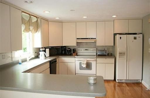 4th image of 11 Westover Dr