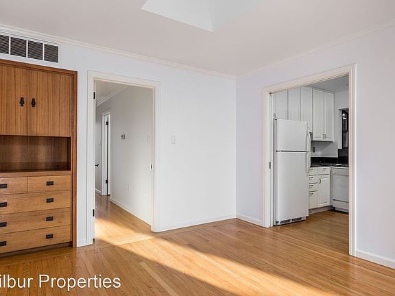 5th image of 640 Forest Ave APT B