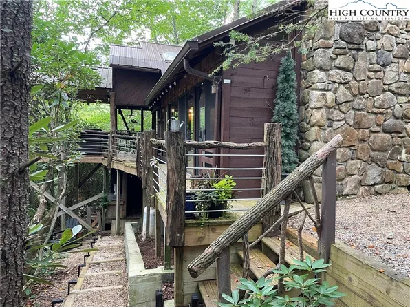 99 Longview Road, Newland, NC 28657