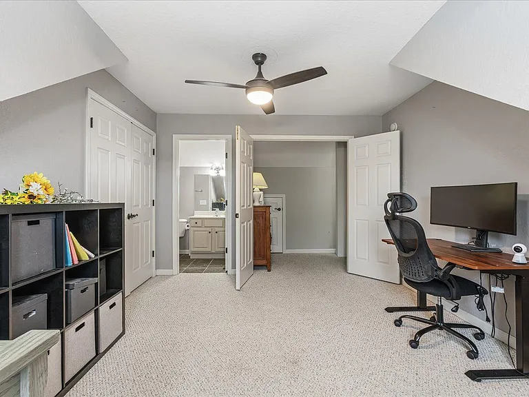 410 Ashbury Cir — Photo 24