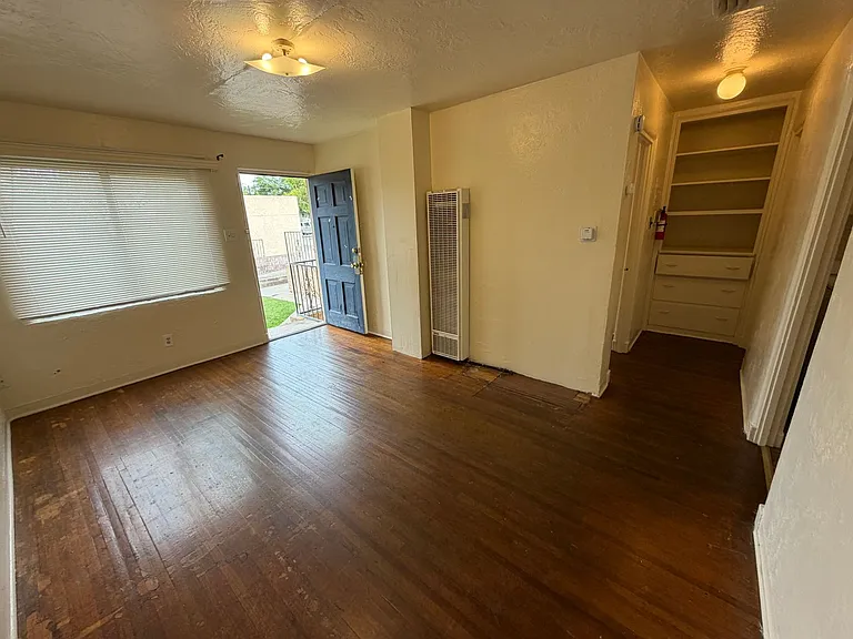 1405 Dr Martin Luther King Jr Ave NE — Photo 4