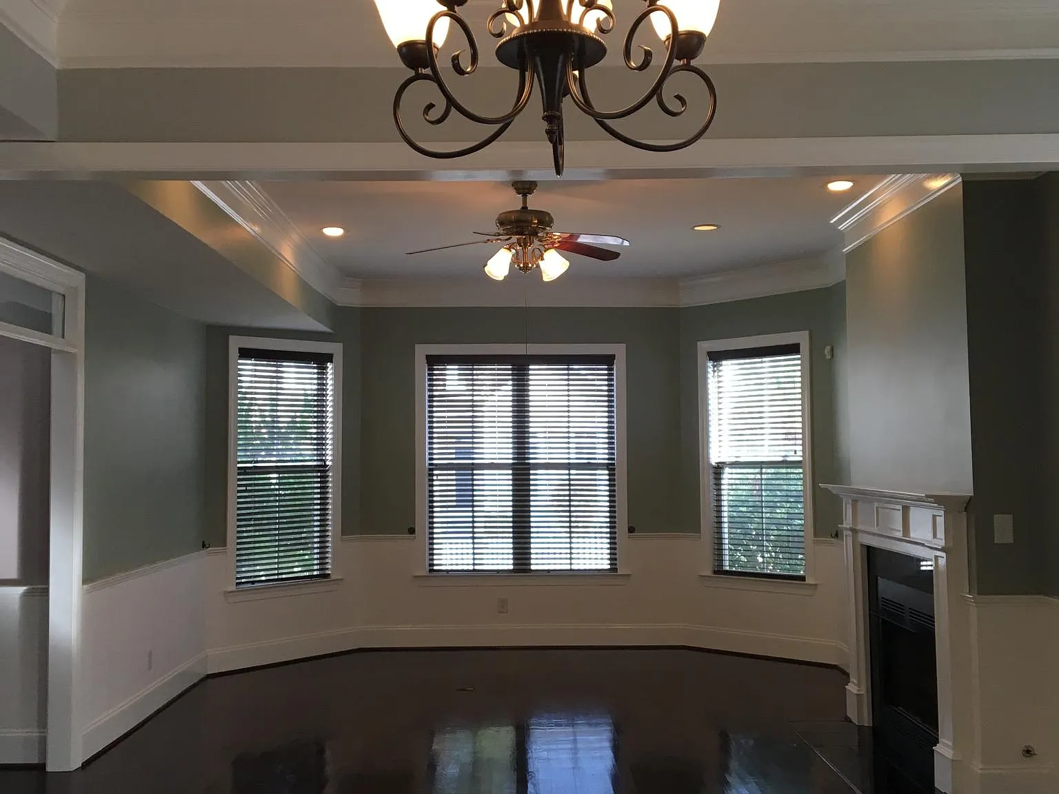 4 bed, 3.5 bath, 2650 sqft, $4,700 — Photo 2