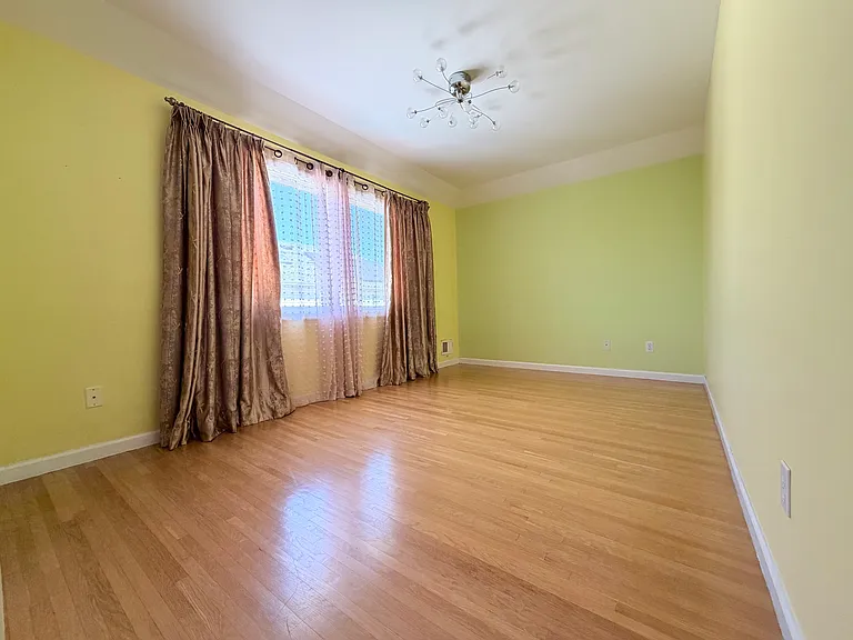 455 Bedford Ave — Photo 13