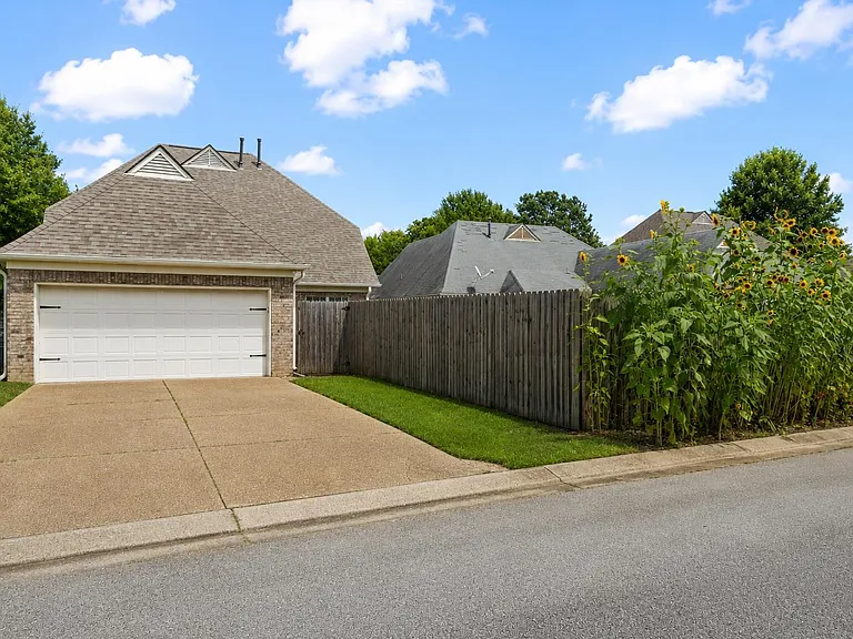 1153 Casentino St — Photo 3