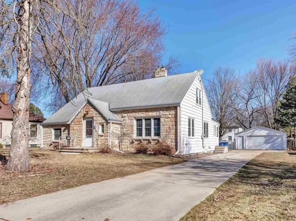 1312 Dousman St, Green Bay, WI 54303