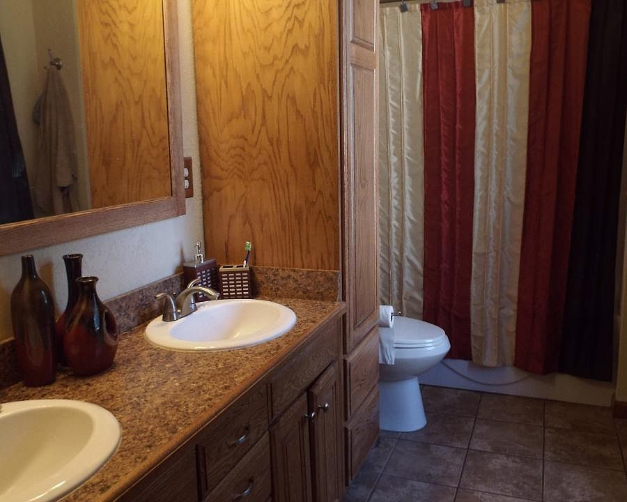 master bath with custom cabinetry